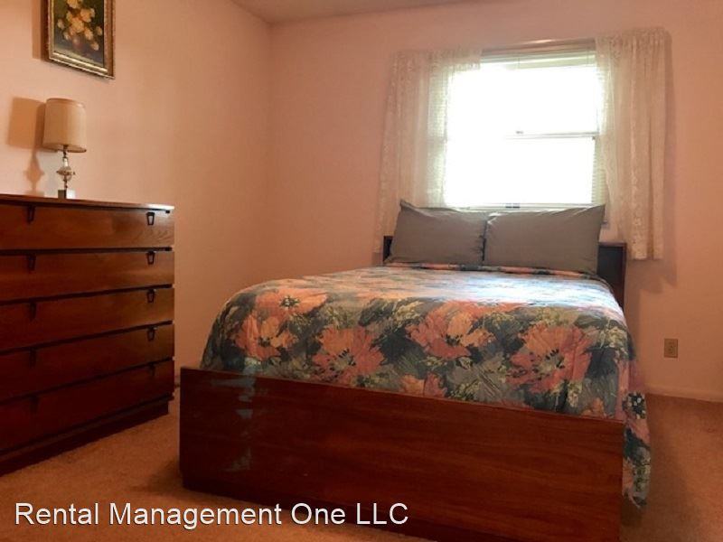 4865 Lakeview Dr - Photo 3 of 12