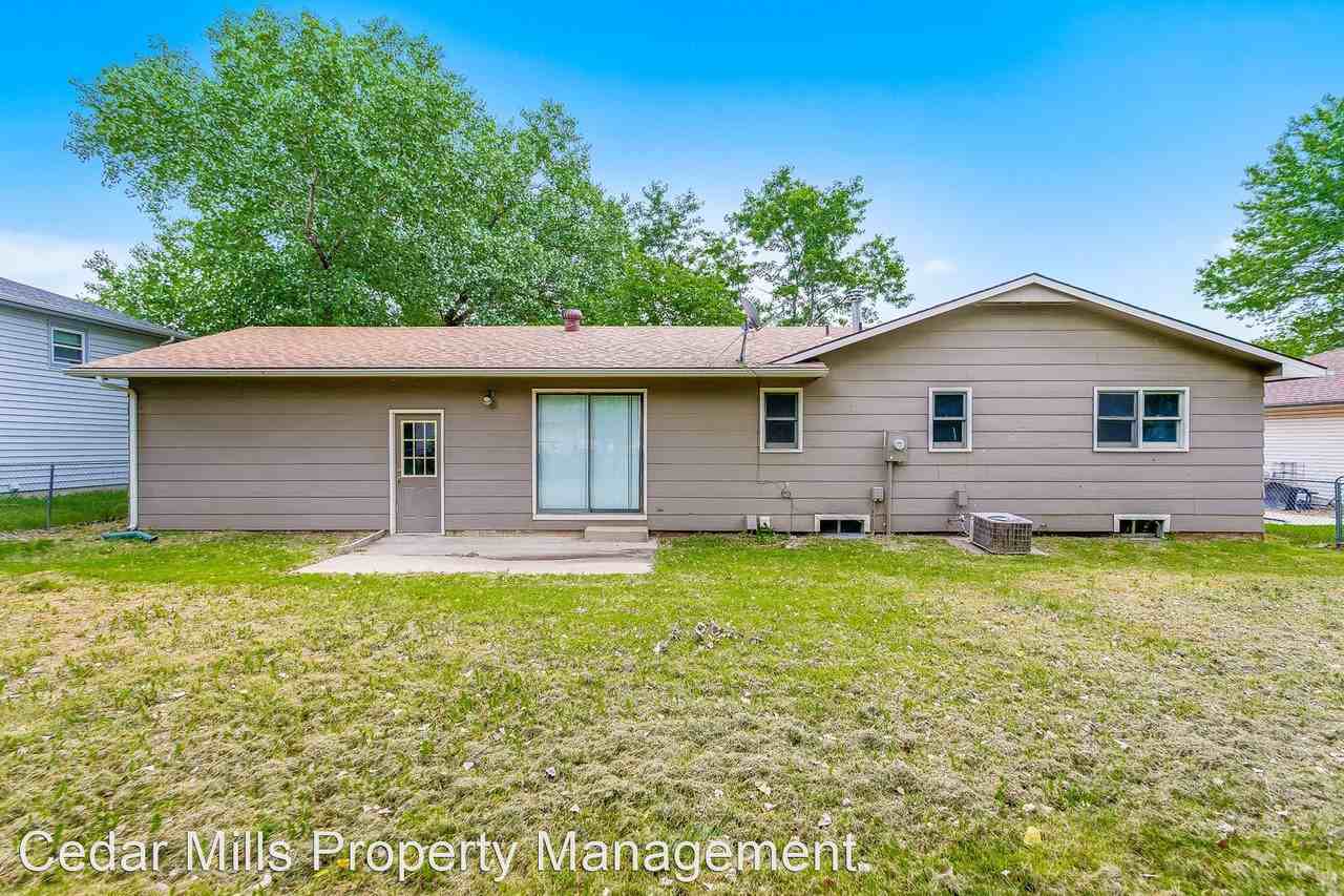 4019 Danbury St - Photo 3 of 12