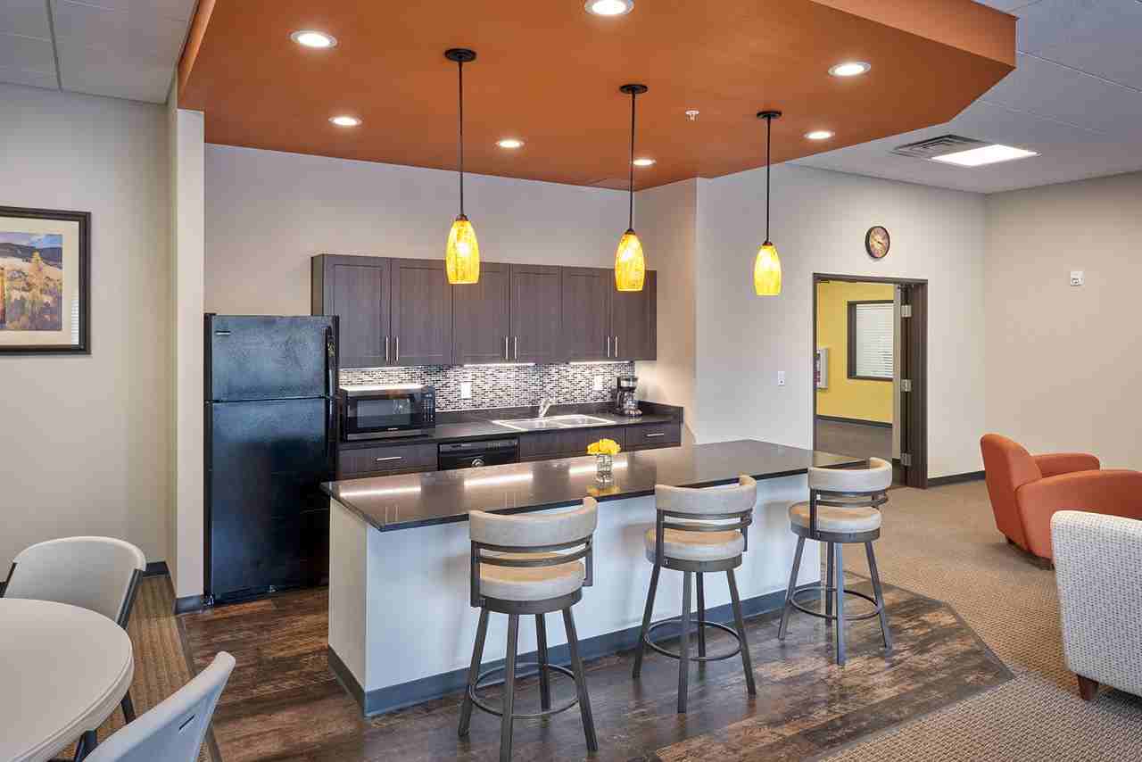 Oakridge Crossing - Age 62+ Apartments - Photo 2 of 13