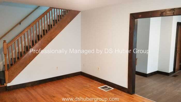 300 Isbell St - Photo 2 of 11