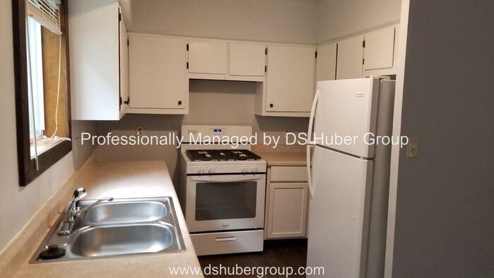 300 Isbell St - Photo 3 of 11