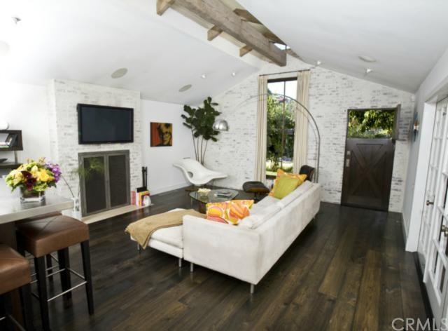 2622 Crestview Dr - Photo 2 of 3