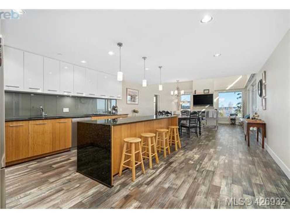 3230 Selleck Way, Colwood, BC V9C 1Y3 3 Bedroom Apartment for Rent