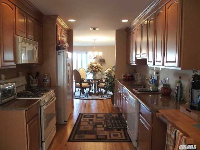 27 Lindbergh Cir - Photo 2 of 8