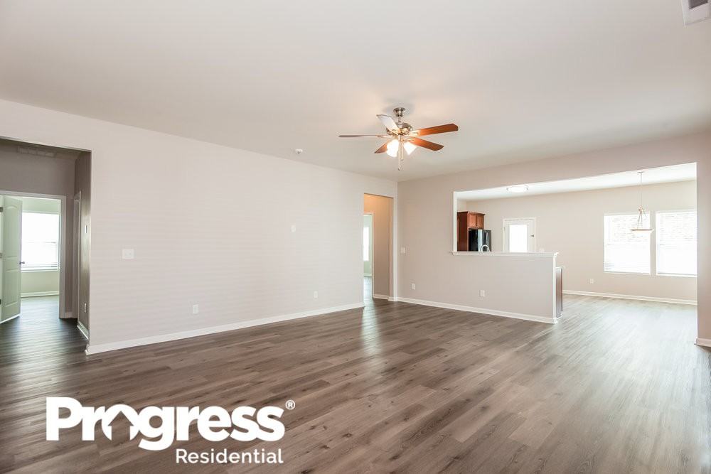 2304 Lake Vista Dr - Photo 3 of 16