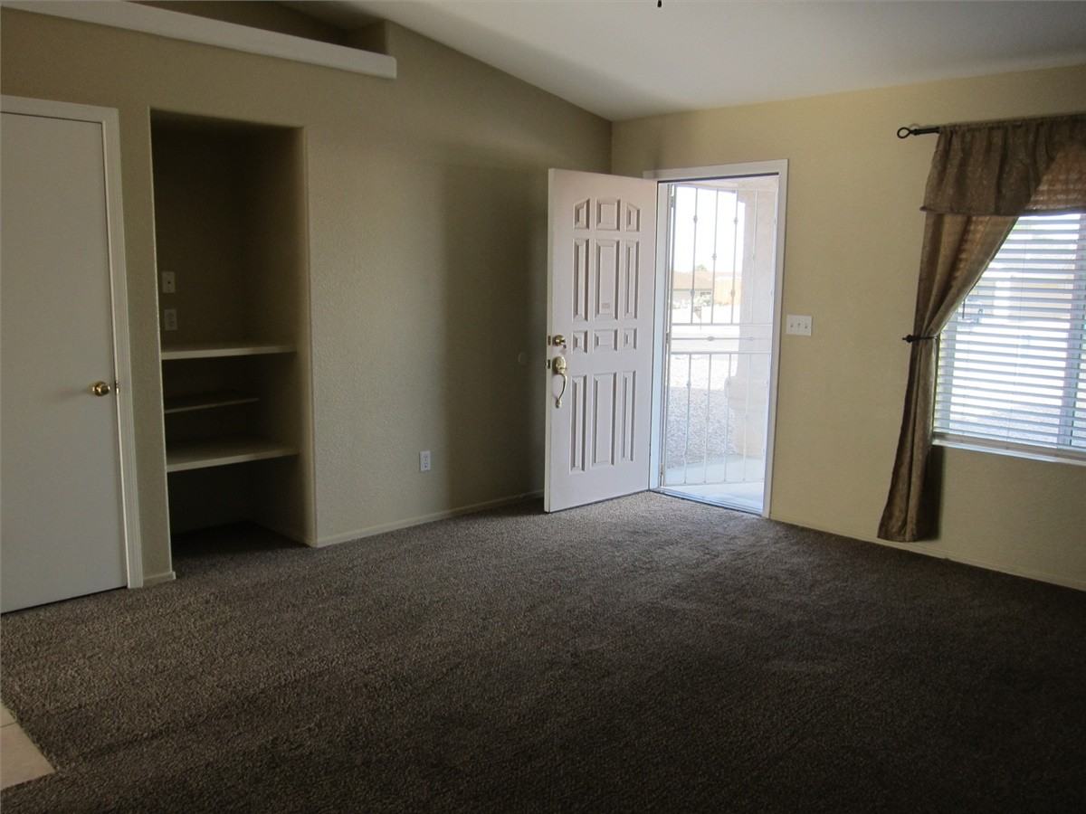 3128 S Jamaica Blvd - Photo 3 of 15