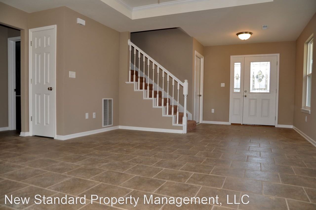 1043/1045 Emily Lane - Photo 3 of 5