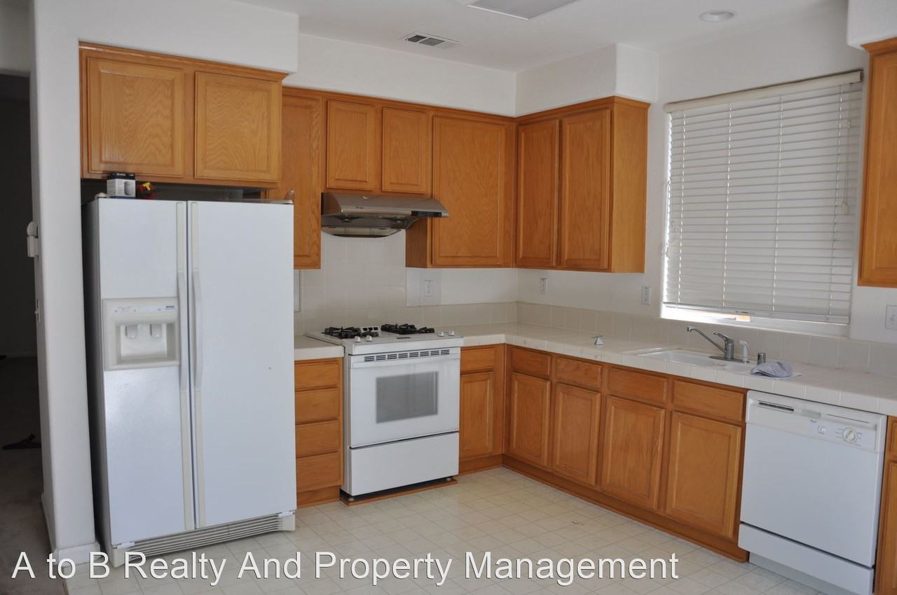 554 Spalding St - Photo 2 of 16