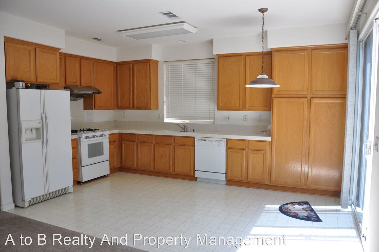 554 Spalding St - Photo 3 of 16