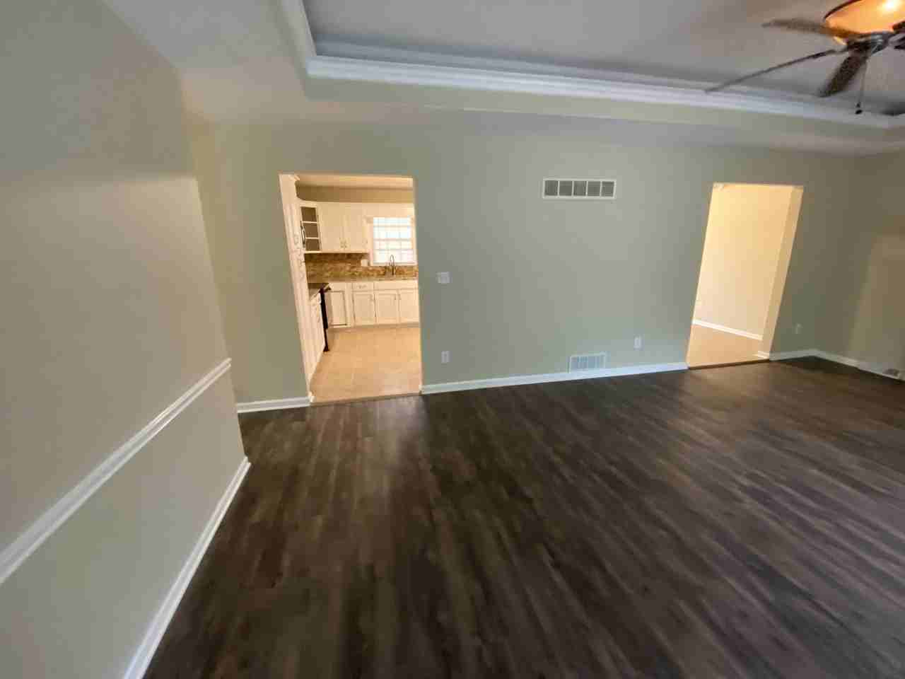 1009 Se Alice St - Photo 2 of 26