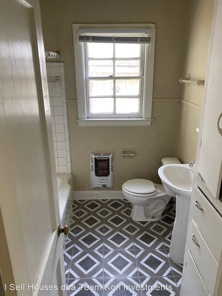 701 E st NW - Photo 3 of 5