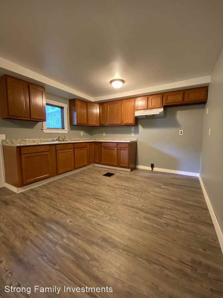 320 N Beaver St - Photo 3 of 18