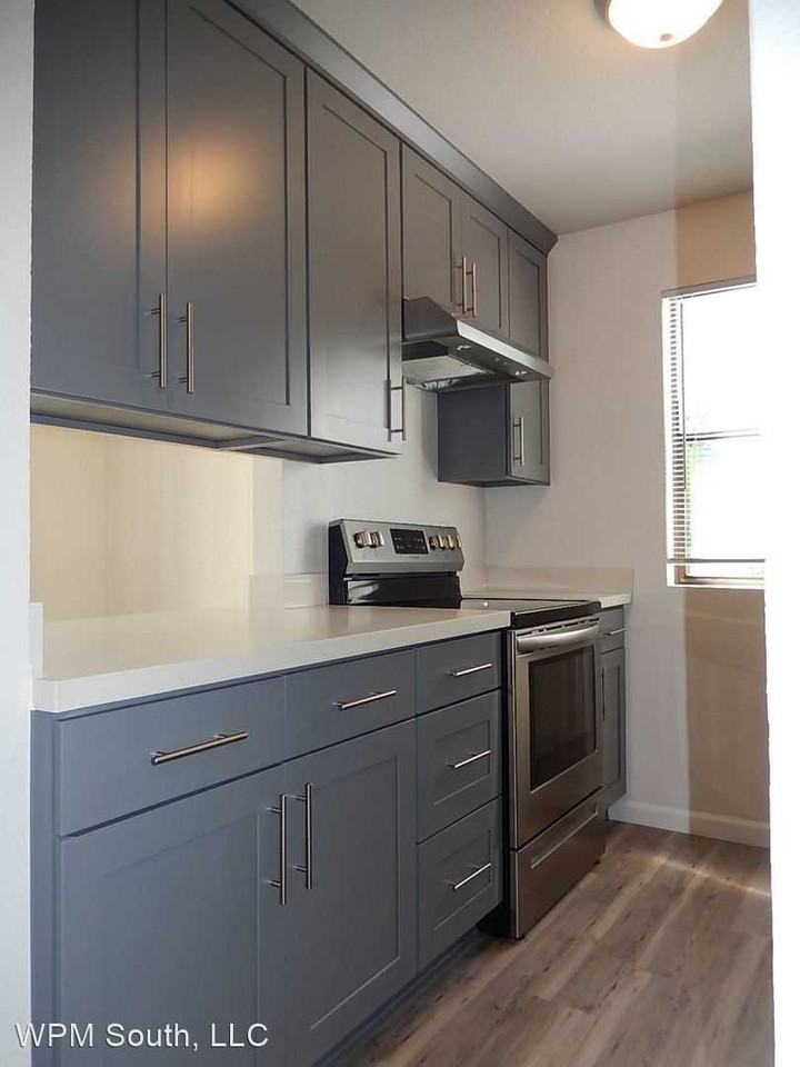 215 Meadow Ave N - Photo 3 of 10