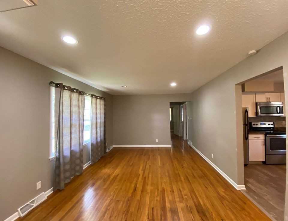 2731 Bennett Ave - Photo 2 of 18