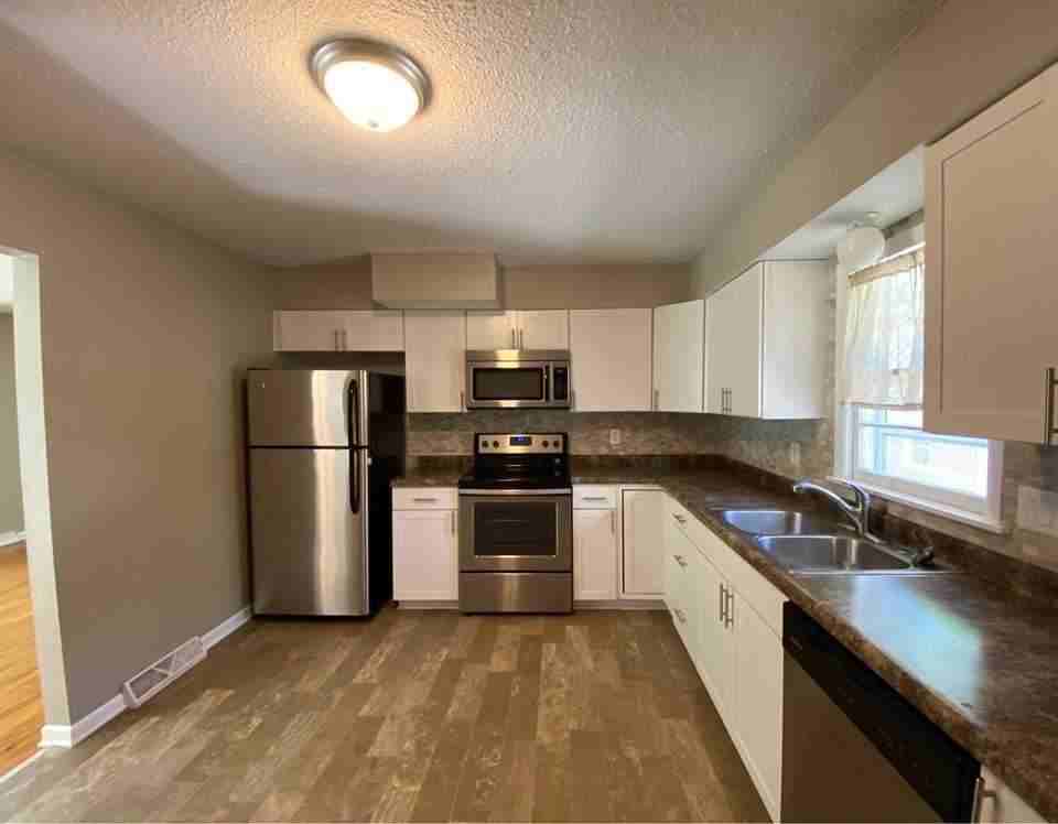 2731 Bennett Ave - Photo 3 of 18