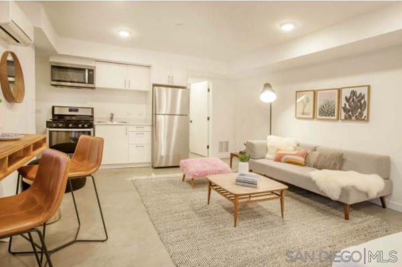 598 W Laurel 3 - Photo 2 of 2