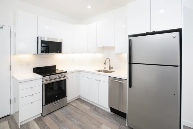 2133 Stockton Street Apartments - Photo 3 of 40