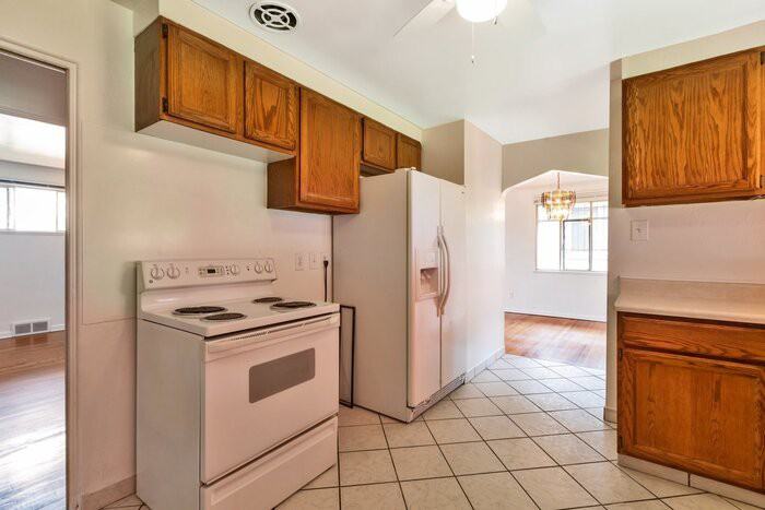 3525 Grape St - Photo 2 of 15