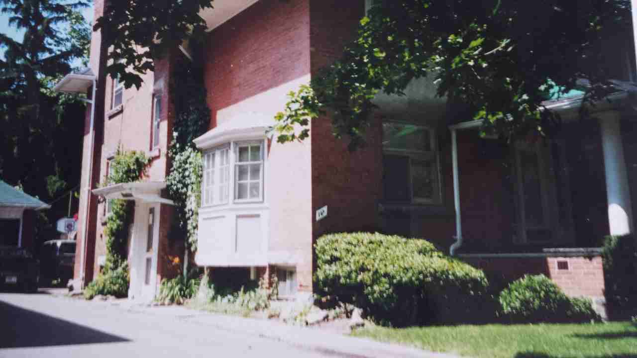 16 Wellington Street East