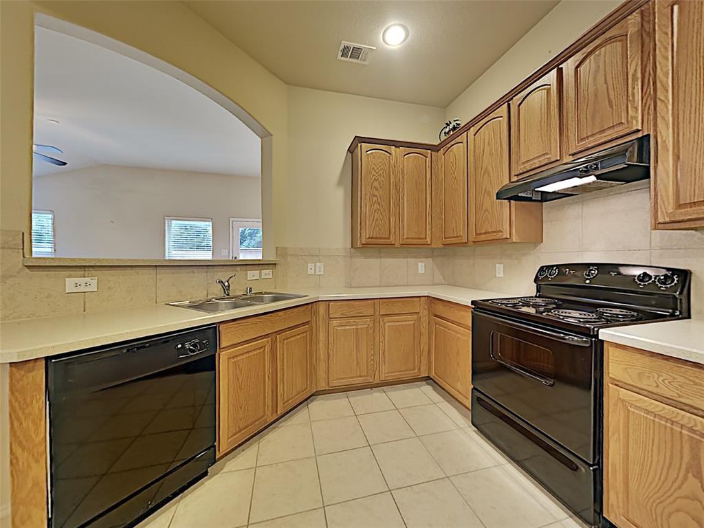 1127 Sophia St - Photo 3 of 19