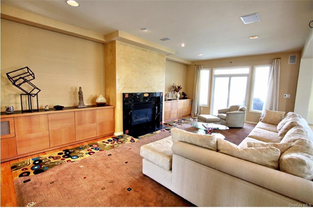 312 Cottonwood Ct - Photo 2 of 26