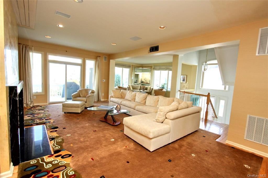 312 Cottonwood Ct - Photo 3 of 26