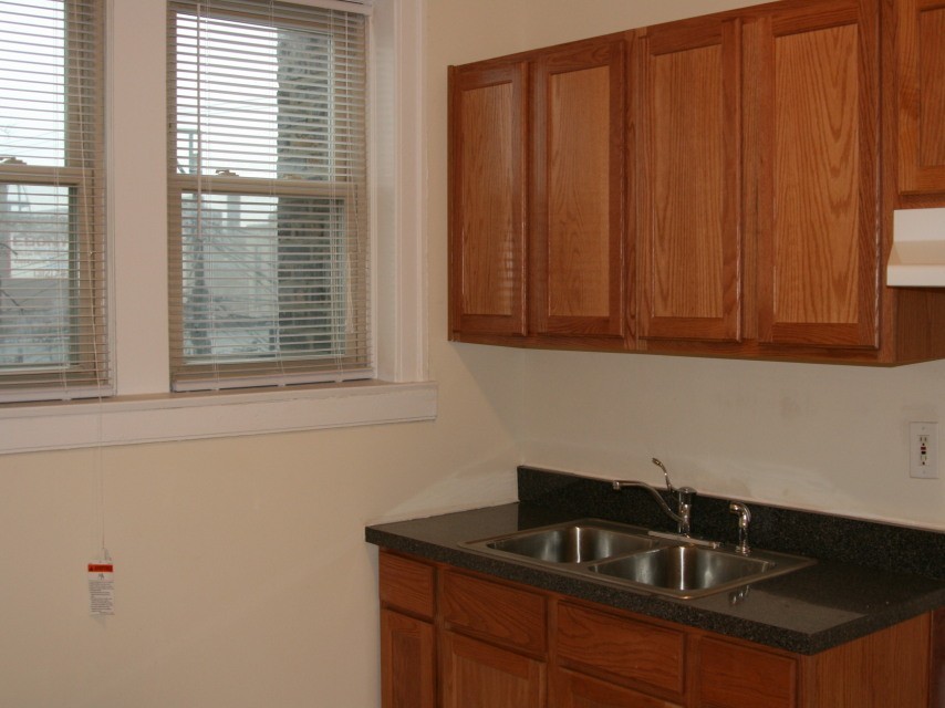 7924 S Vernon - Photo 2 of 5