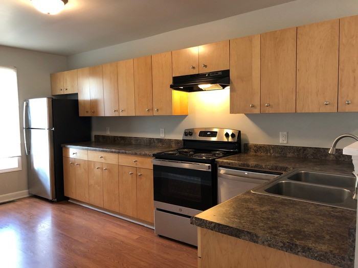 1447 Cherry St - Photo 3 of 5