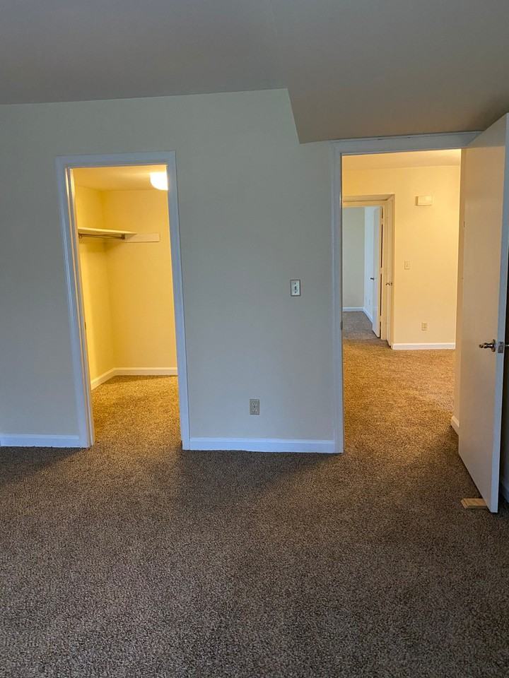 Benjamin Parkway Apartments - Photo 3 of 4