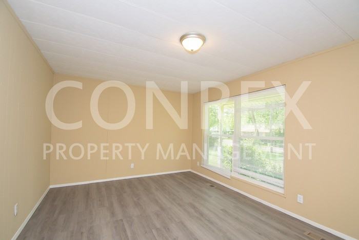 230 Poplar Springs Dr - Photo 2 of 8