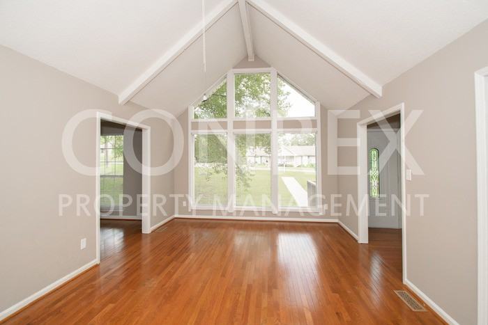 375 Ridgewood Dr - Photo 2 of 10