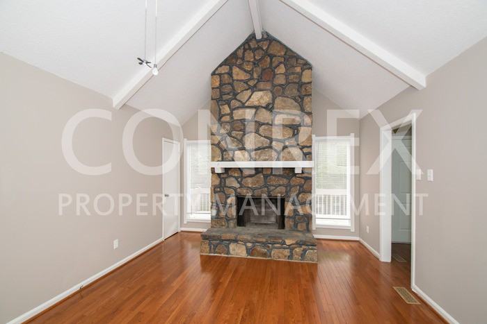 375 Ridgewood Dr - Photo 3 of 10