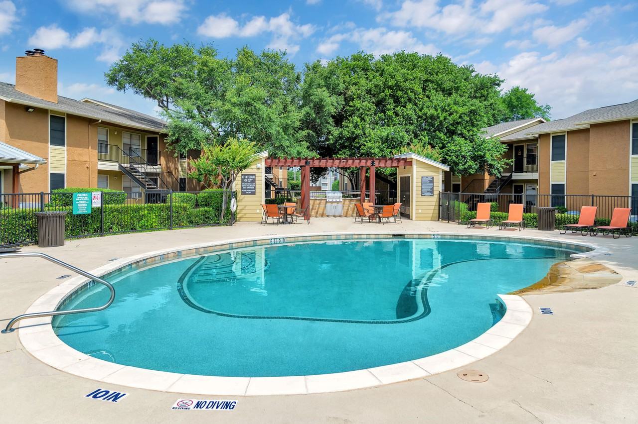 z-101122-Trinity Oaks - Photo 7 of 12