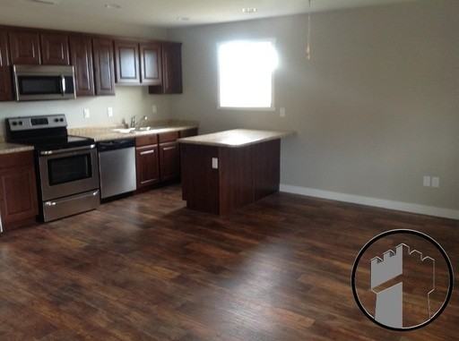 193 S 725 E - Photo 2 of 7