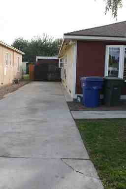 810 Caylor St - Photo 2 of 29