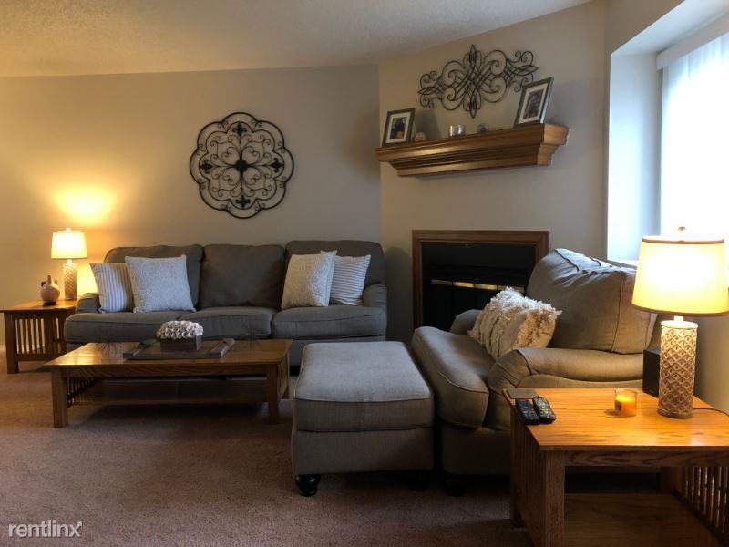 1707 E Walnut St - Photo 3 of 9