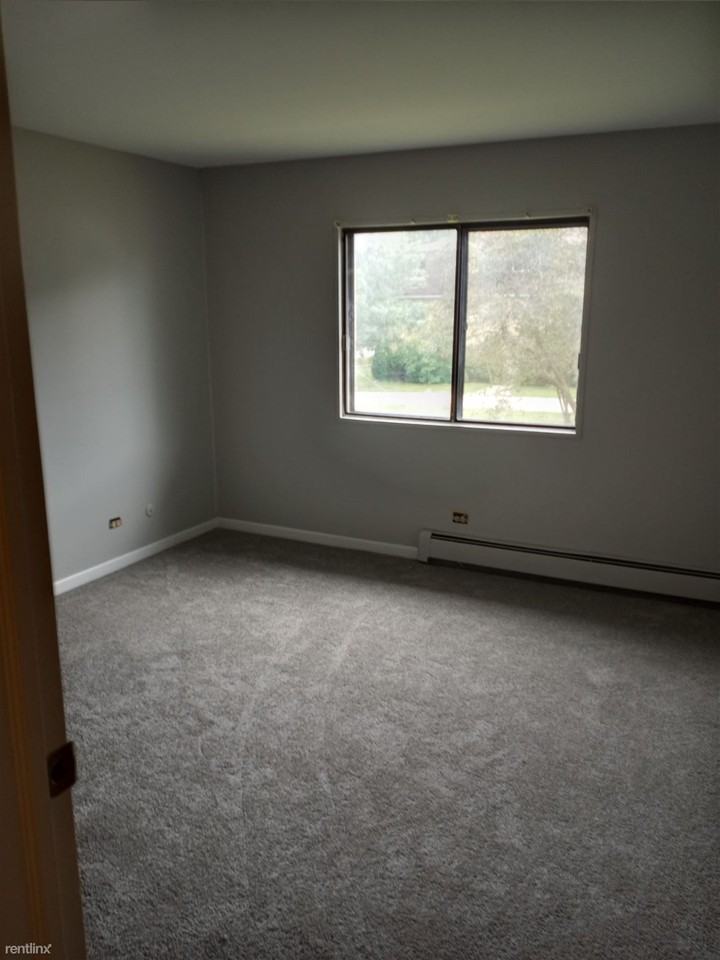 102 Olesen Dr - Photo 3 of 8