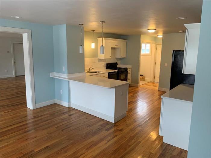 180 Bay Spring Ave - Photo 2 of 11