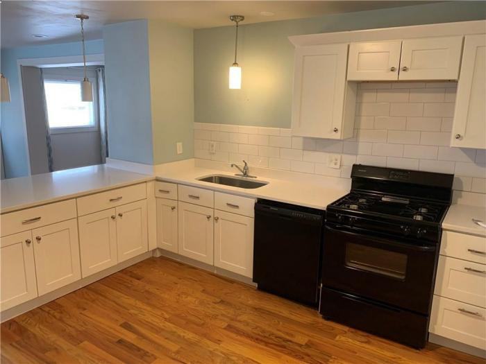 180 Bay Spring Ave - Photo 3 of 11