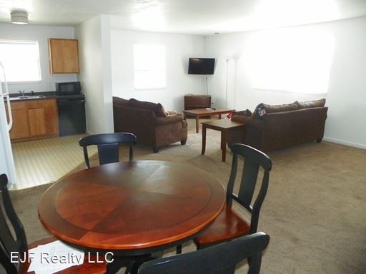 211 Tompkins St - Photo 3 of 14