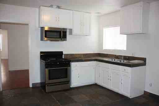 14903 S Castlegate Ave - Photo 3 of 8