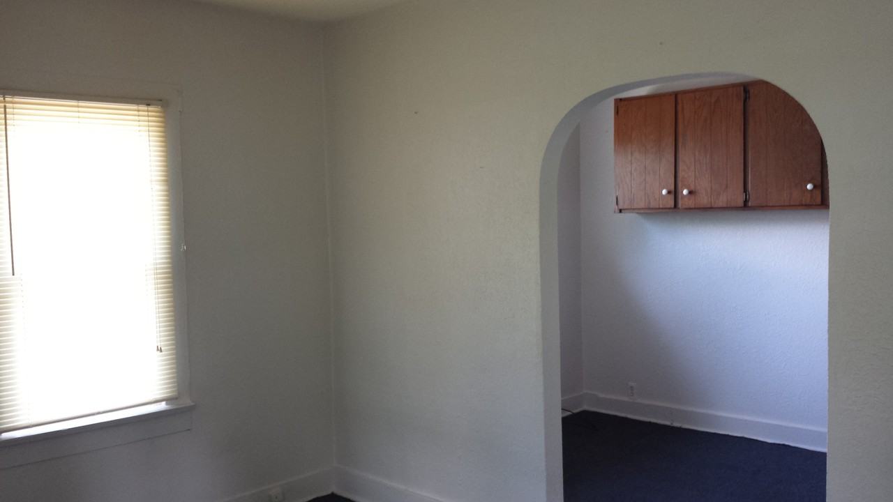 2275 E Hendrix St - Photo 2 of 11