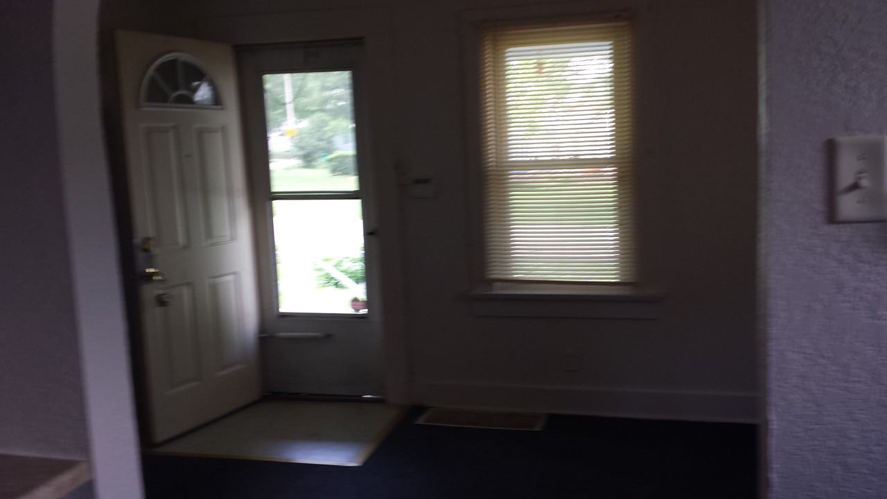 2275 E Hendrix St - Photo 3 of 11