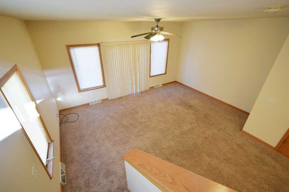 101 Pine Ridge Ct - Photo 3 of 8