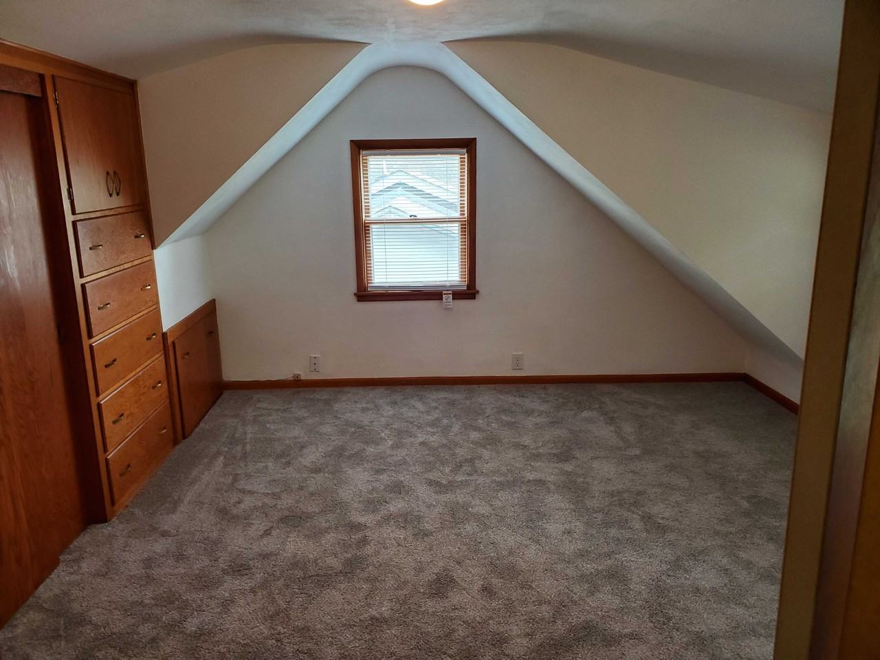 308 N Prairie St - Photo 3 of 22