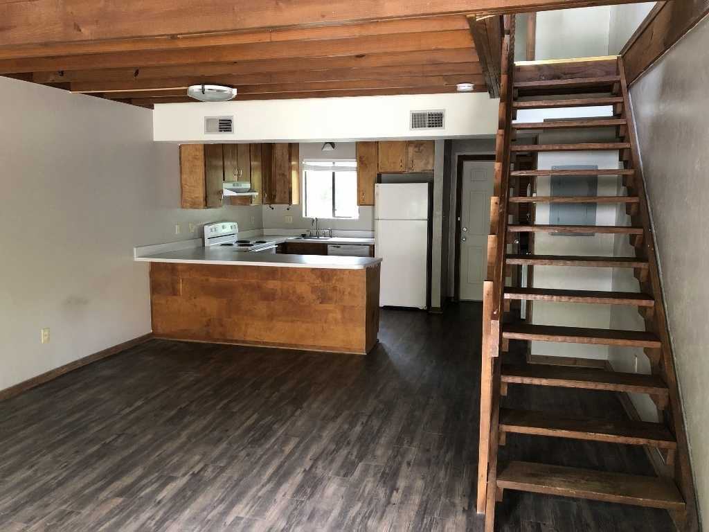 569 Oakland Ave - Photo 2 of 4