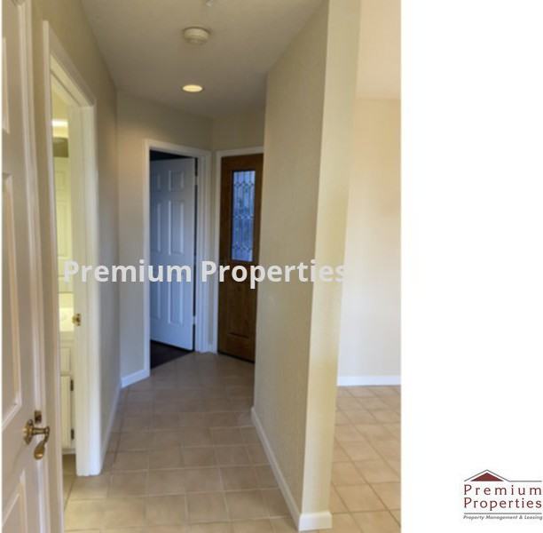 122 Haslemere Ct - Photo 3 of 23