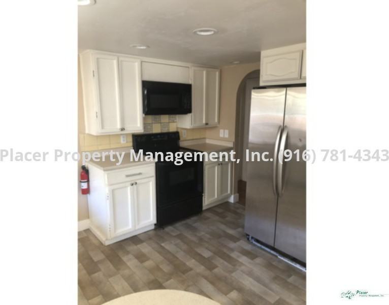 335 Earl Ave - Photo 2 of 10