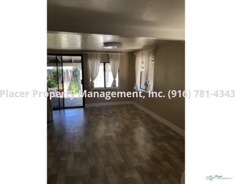 335 Earl Ave - Photo 3 of 10