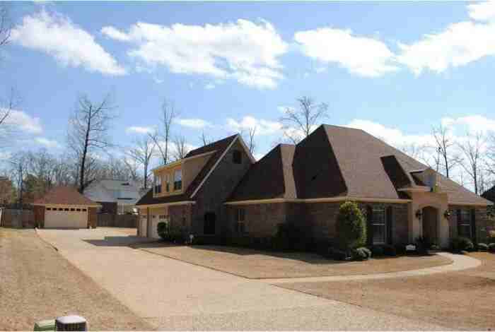 2113 Forest Hills Blvd - Photo 2 of 50